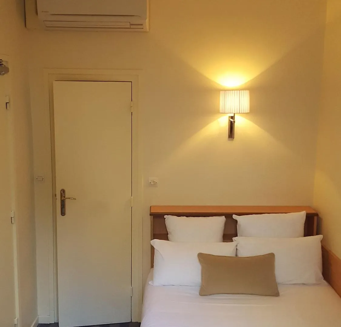 Saint Cyr Etoile 3* Paříž