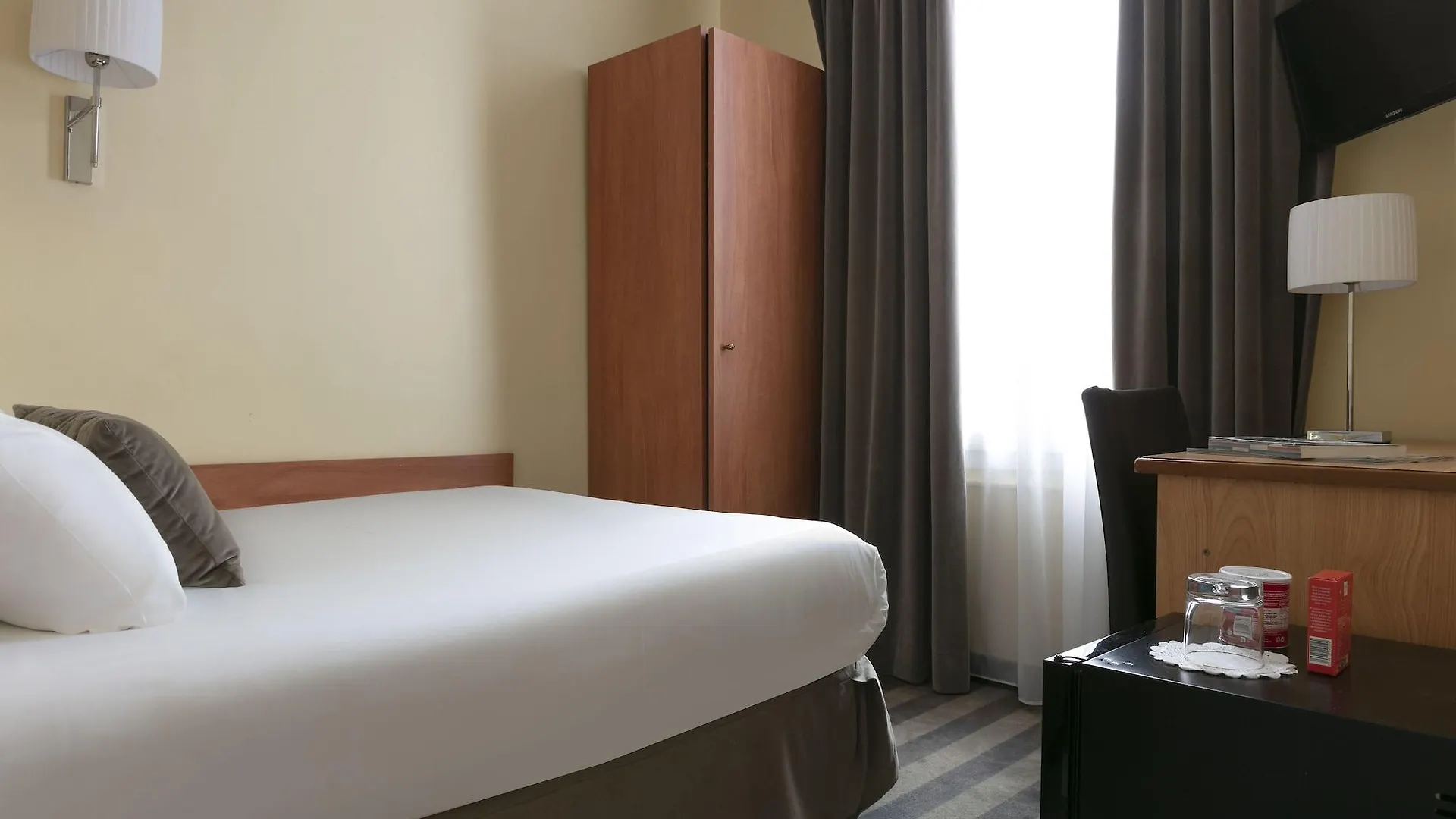 Saint Cyr Etoile Hotel 3*
