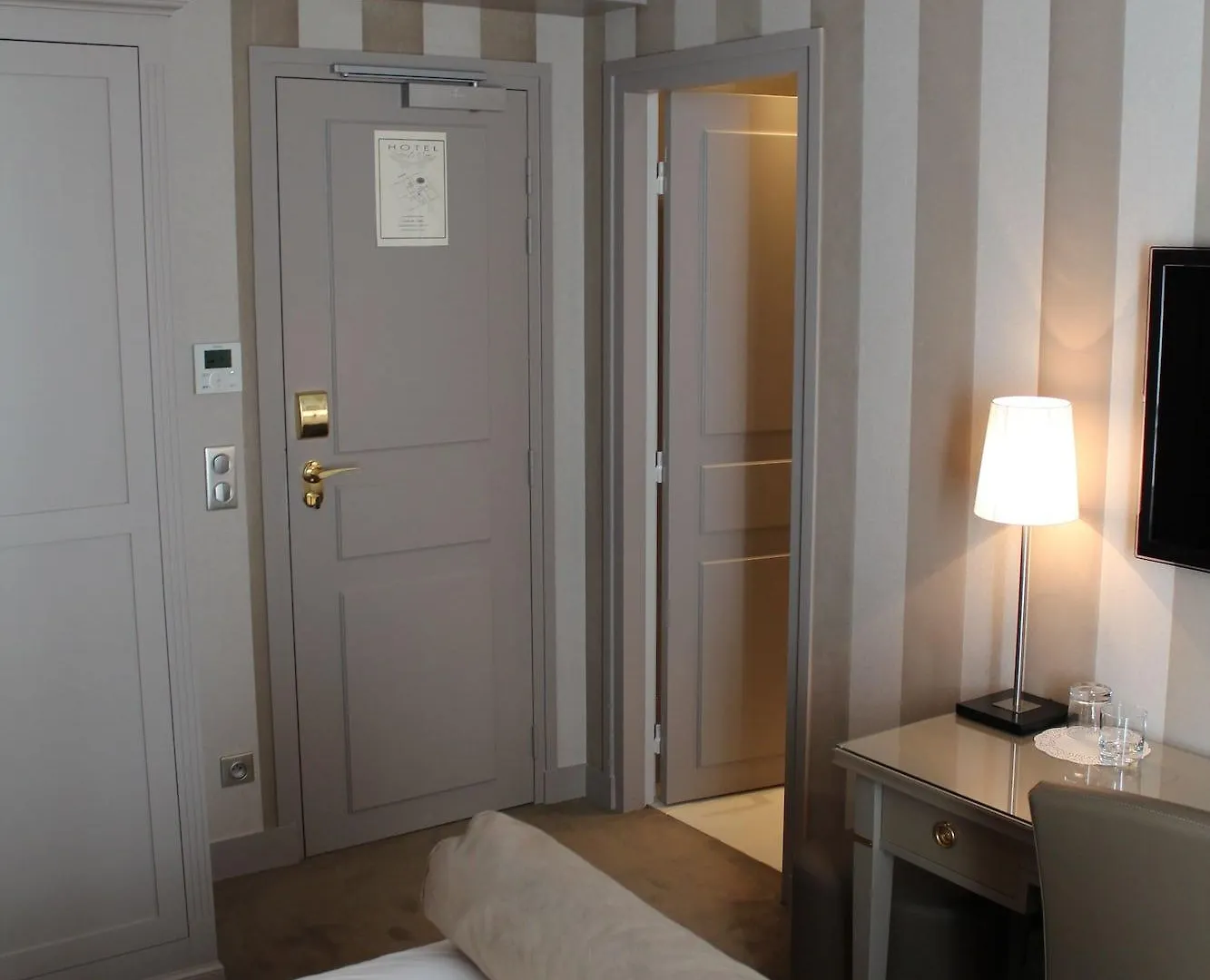Saint Cyr Etoile 3* Paris