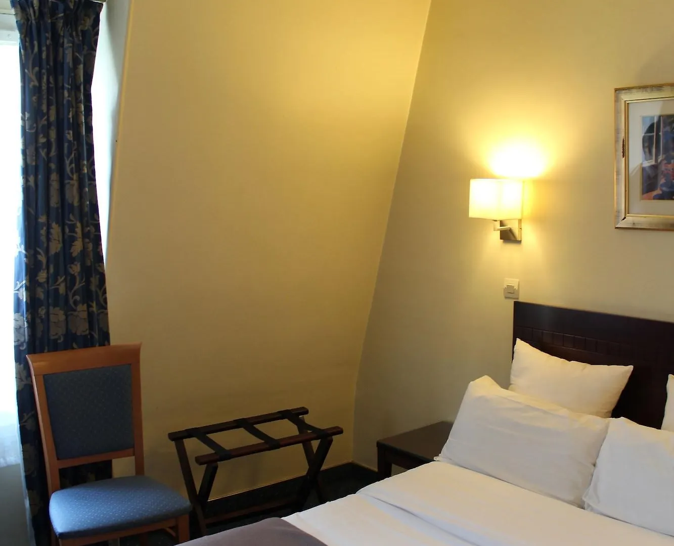 Saint Cyr Etoile Hotel