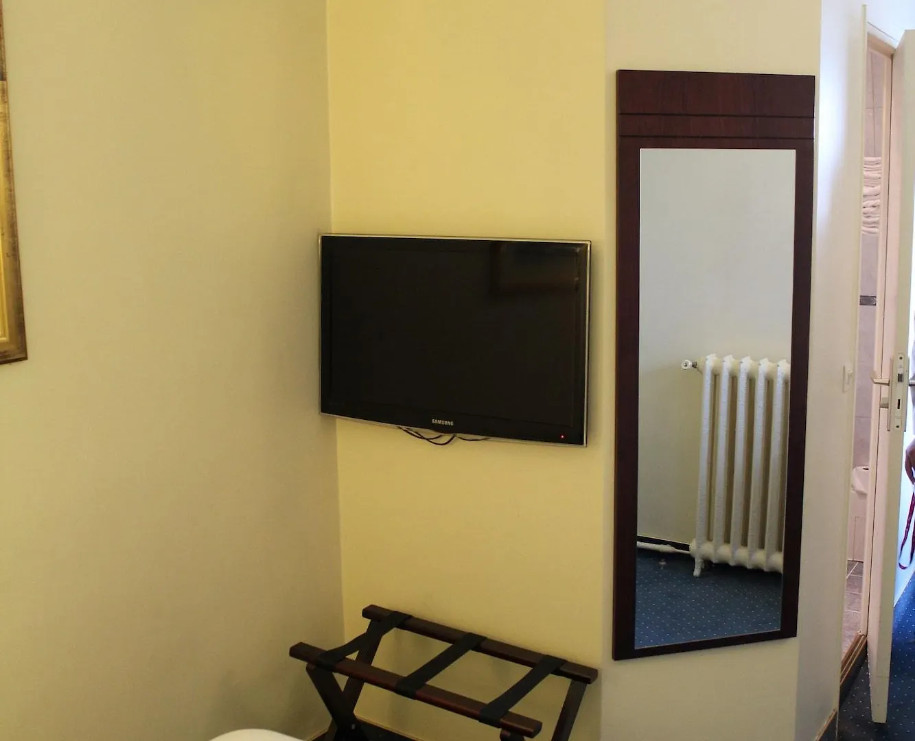Saint Cyr Etoile Hotel
