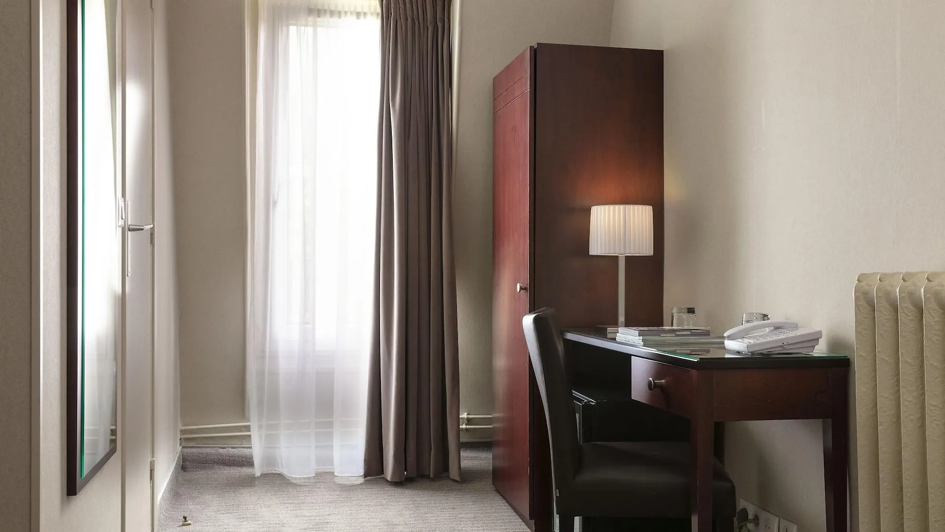 Hotel Saint Cyr Etoile Parijs